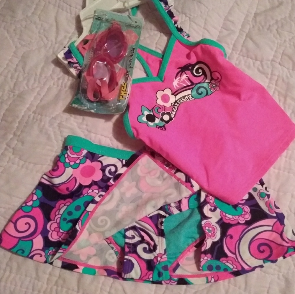 3 piece swim suit with goggles